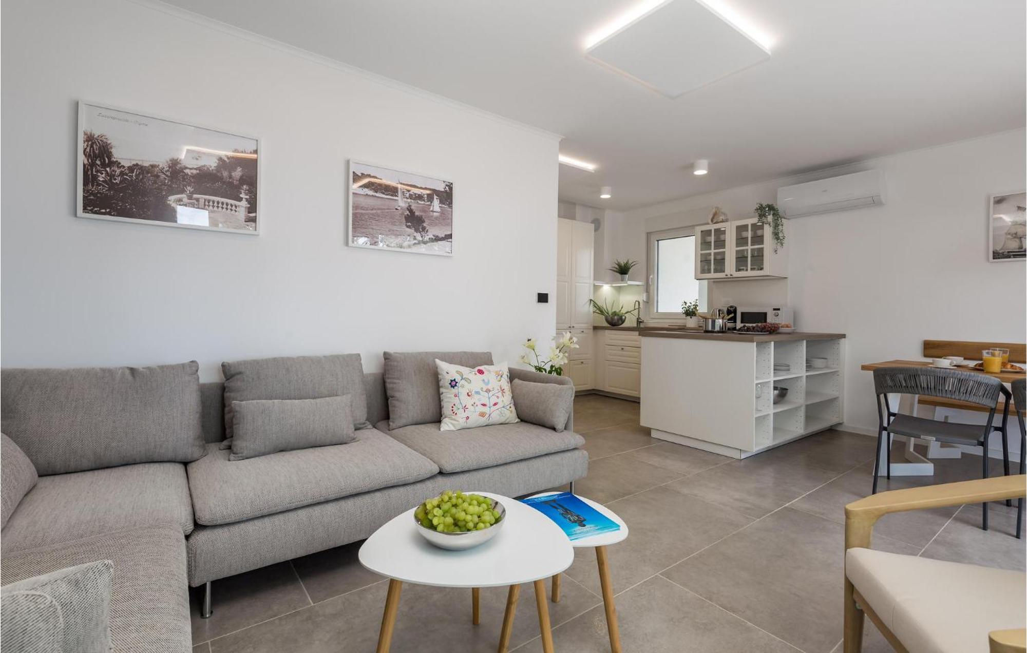 Amazing Apartment In Mali Losinj With Wifi Exterior photo